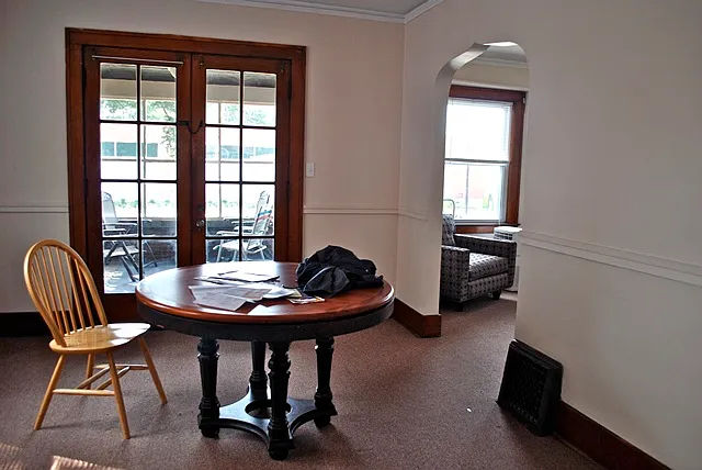 6 bed, 1791 sqft, $1,100 — Photo 2