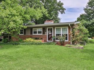 10201 E Watson Rd, Saint Louis, MO 63127