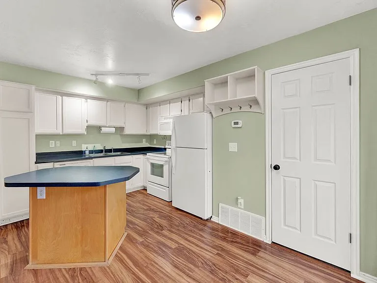 4727 W Mona Ln — Photo 4