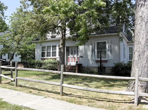 516 W Washington St, Girard, IL 62640