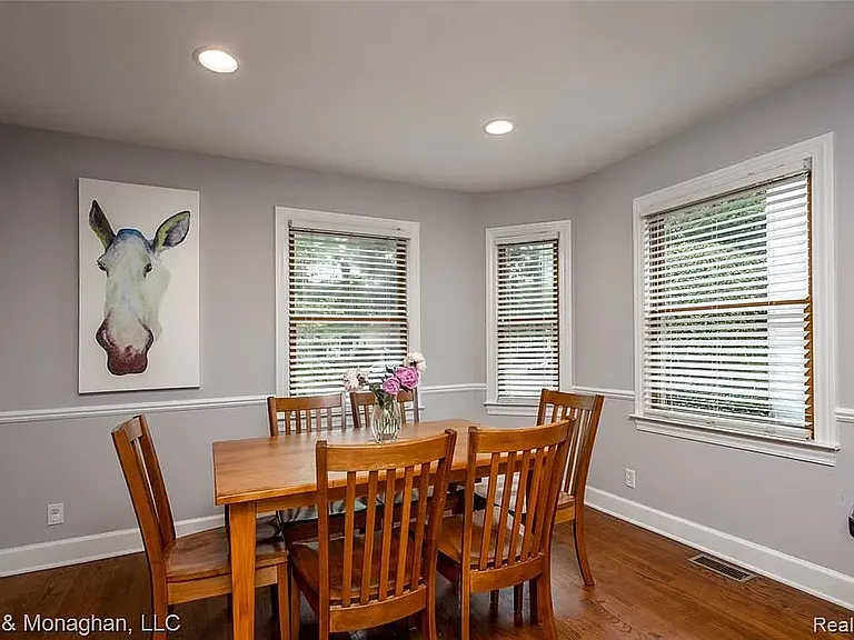 1308 Hampton Rd — Photo 4