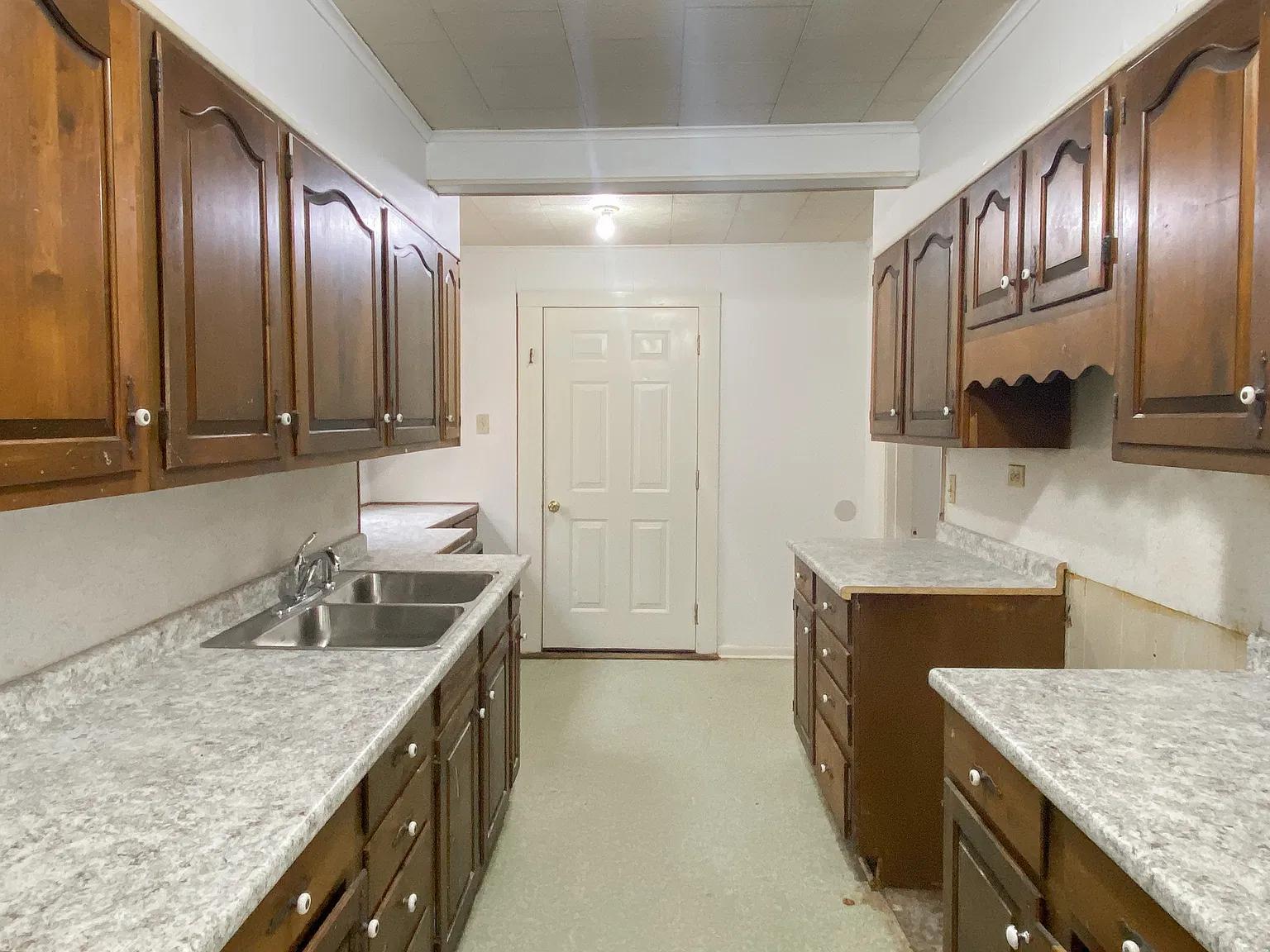 3 bed, 1100 sqft, $895 — Photo 4