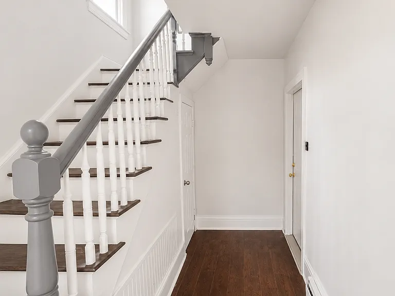 272 S 11th St #1 — Photo 4