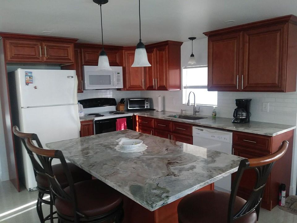 1st image of 3221 Royal Palm Ct