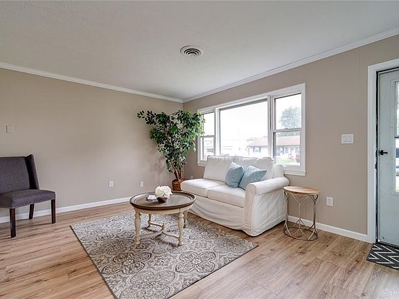 5th image of 248 Redbank Dr