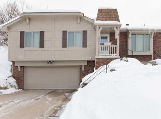 7 Summit Cir, Council Bluffs, IA 51503