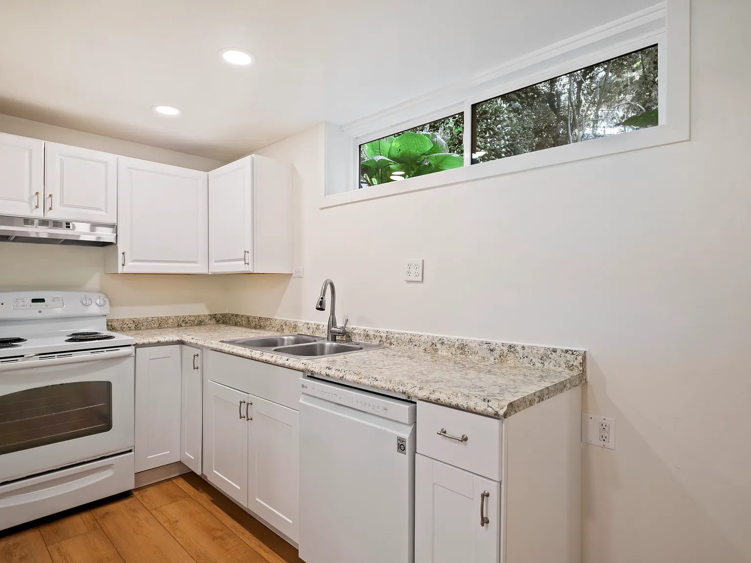 1 bed, 900 sqft, $2,200 — Photo 4