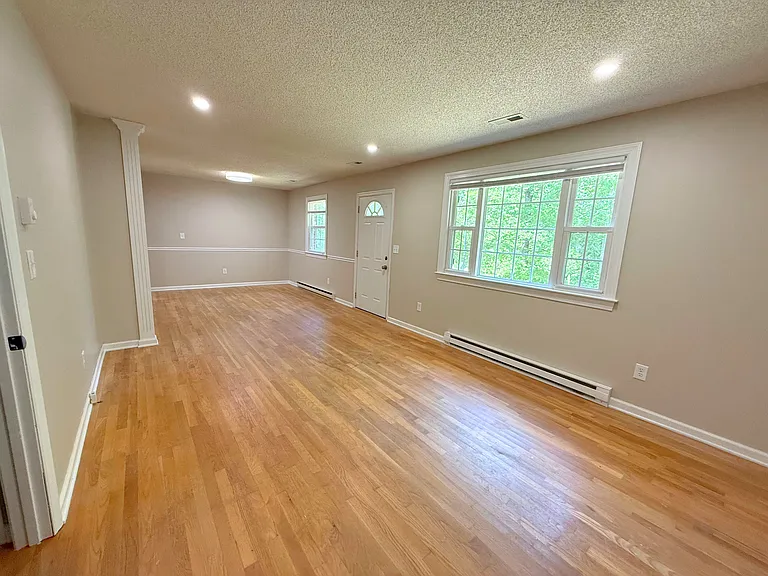 37 Carriage Dr — Photo 6