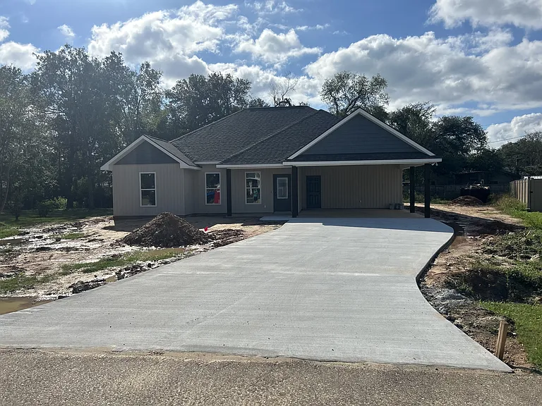 332 Silverstone Cir — Photo 2