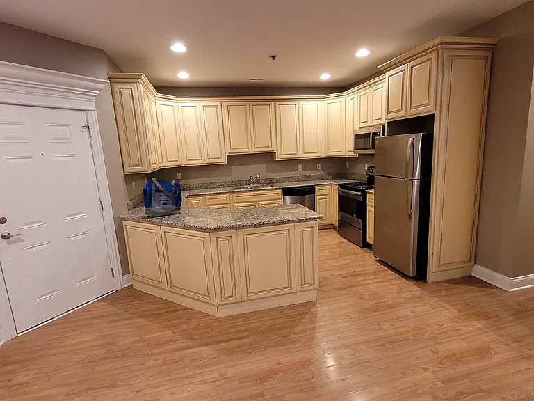 Building 1-4 Apartments Style (2 bedroom with DEN)