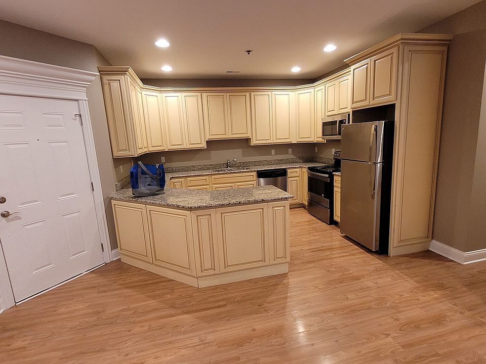 Building 1-4 Apartments Style (2 bedroom with DEN)