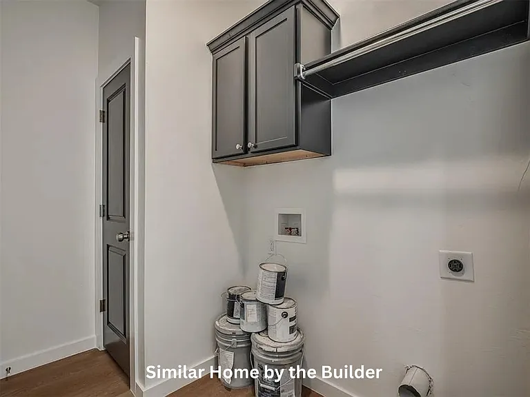 927 SW 29th St — Photo 6
