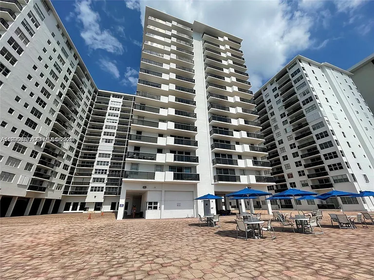 6039 Collins Ave #407 — Photo 30