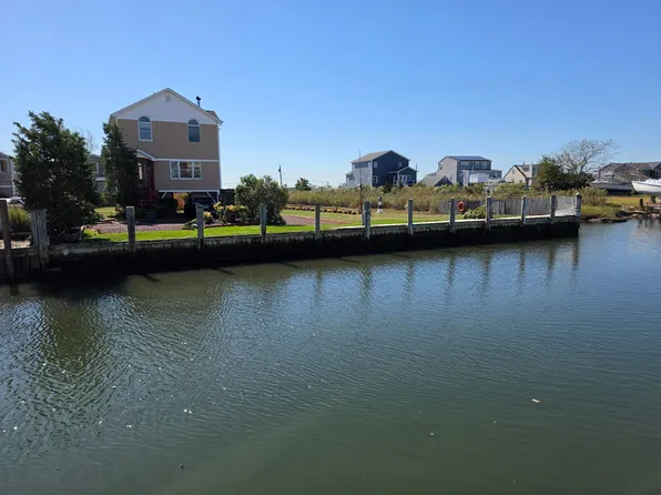 20 James Rd, Amityville, NY 11701
