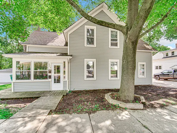260 S Water St, Batavia, IL 60510
