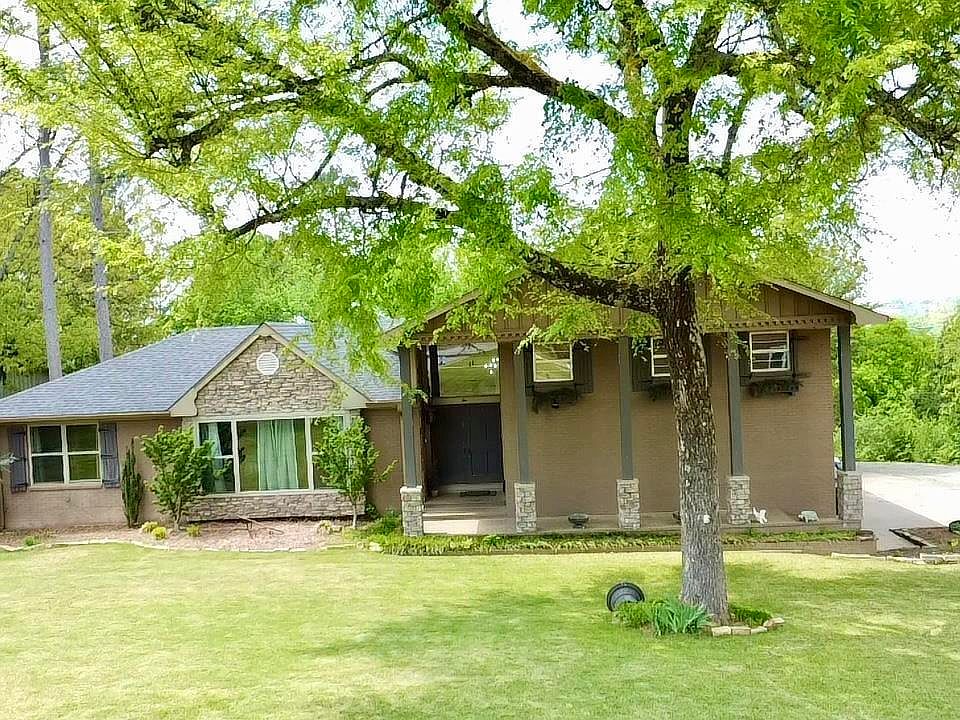 1st image of 2 Briarwood Ln