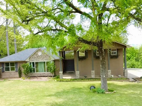 2 Briarwood Ln, Clarksville, AR 72830