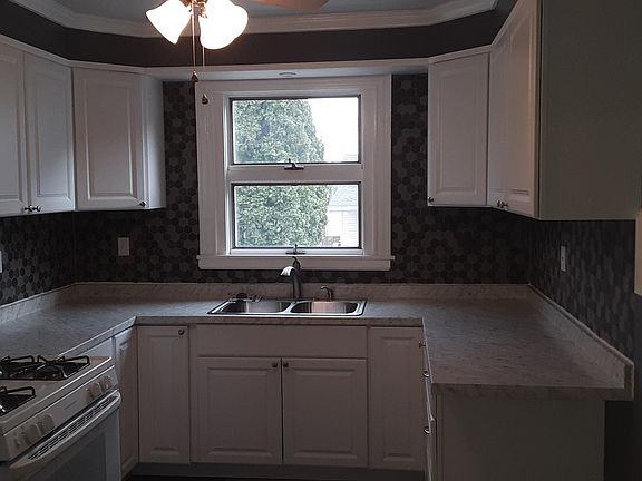 3rd image of 15 Cliff St #1