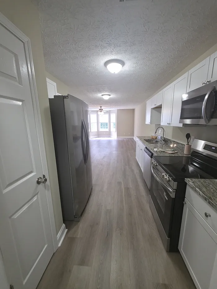 4 bed, 3.0 bath, 1524 sqft, $1,545 — Photo 2