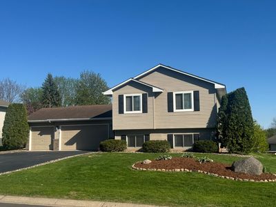 2199 Schoolmaster Dr, Chaska, MN, 55318