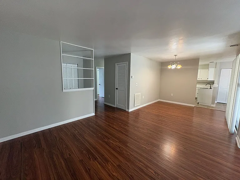 4804C Spring Lake Dr — Photo 4