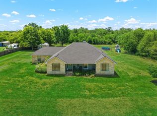 10747 Whispering Oaks Dr, Hearne, TX 77859