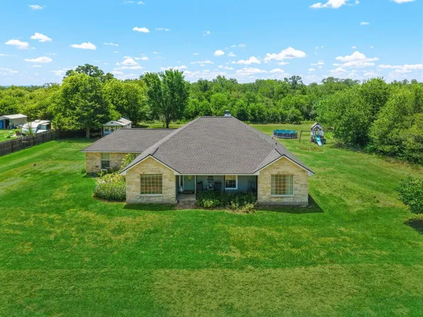 10747 Whispering Oaks Dr, Hearne, TX 77859