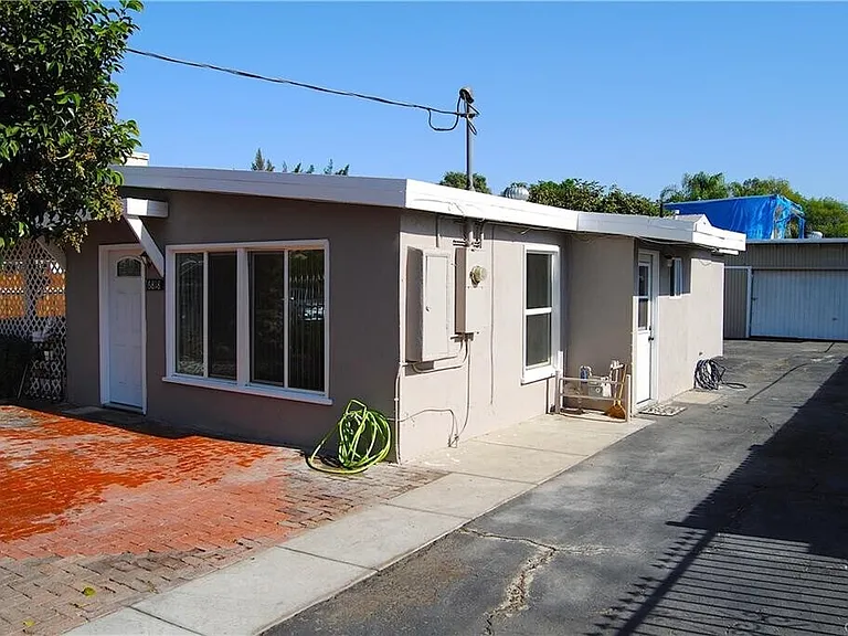 6818 Rhea Ave — Photo 4