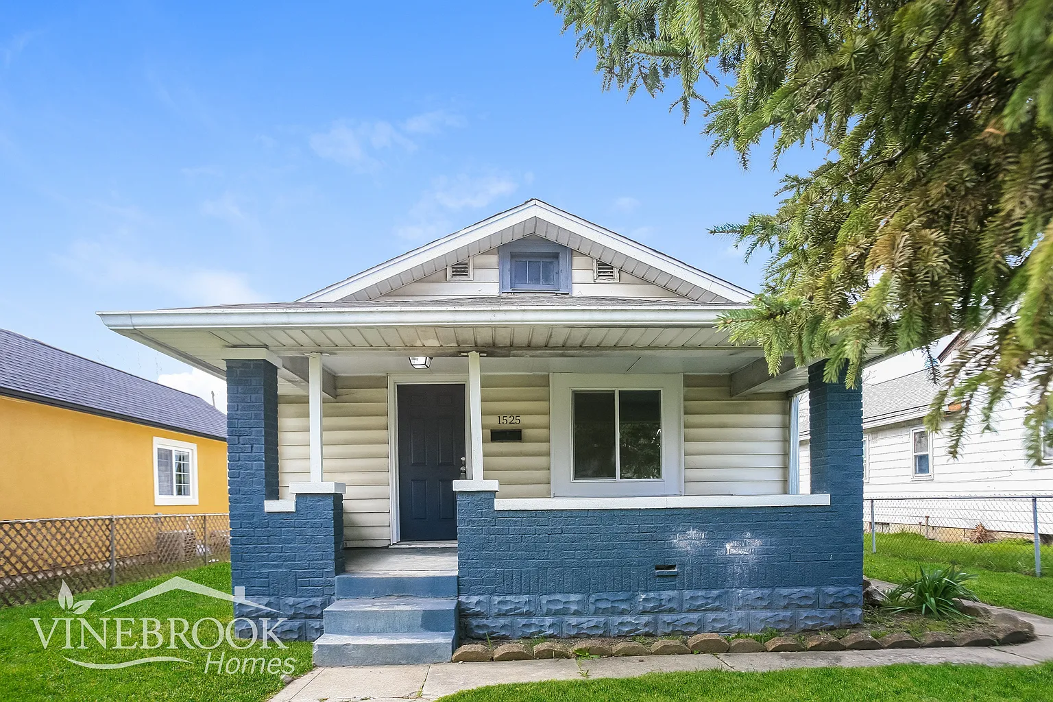 1525 Comer Ave photo 1
