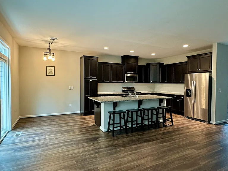 1025 Lathrop Ln — Photo 14