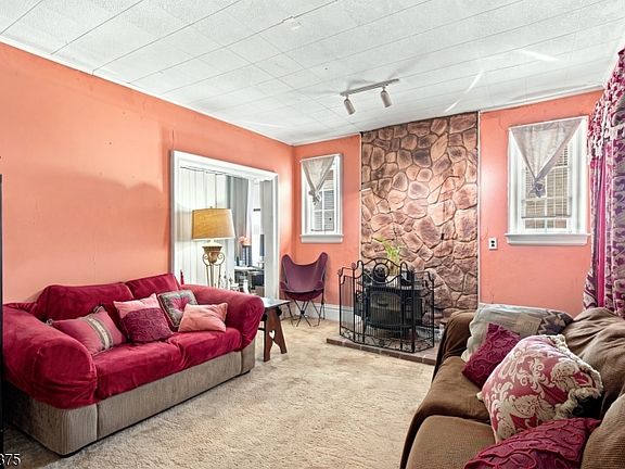 4th image of 1455 Clinton Ave