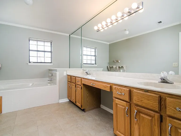254 Glenstone Cir — Photo 16