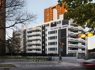 11 Walmer Rd #408-C02, Toronto, ON M5R 2W9
