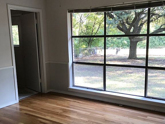 2nd image of 2702 Southwood Dr