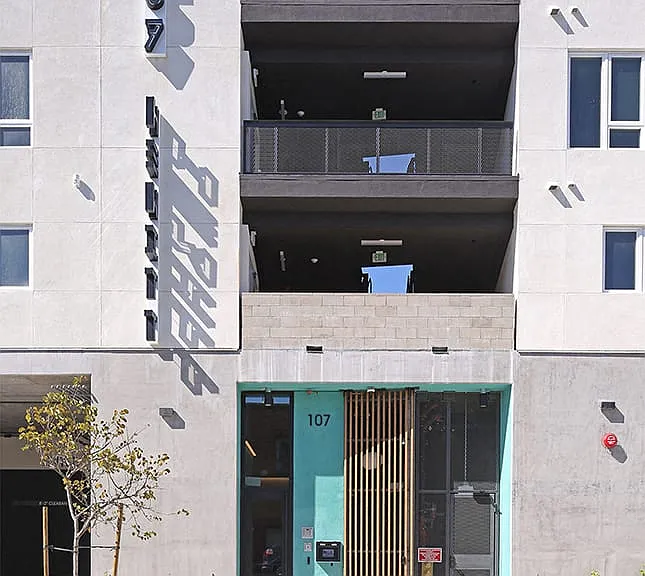107 Hewitt — Photo 24