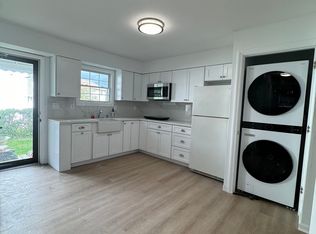 7 Cherry Dr E #1, Plainview, NY 11803