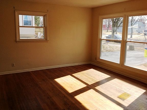 3rd image of 3212 Thelma St