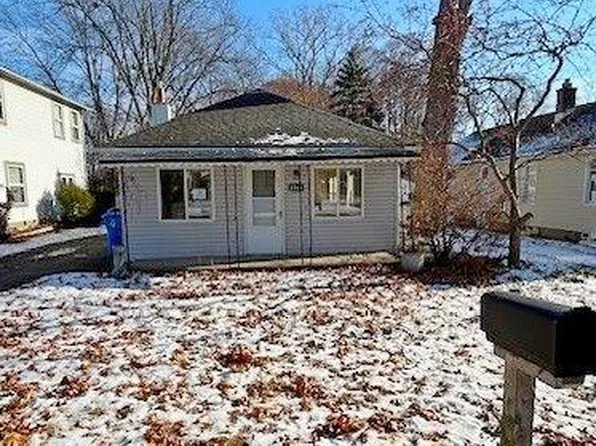 1543 Grinshaw St, Commerce Township, MI 48382