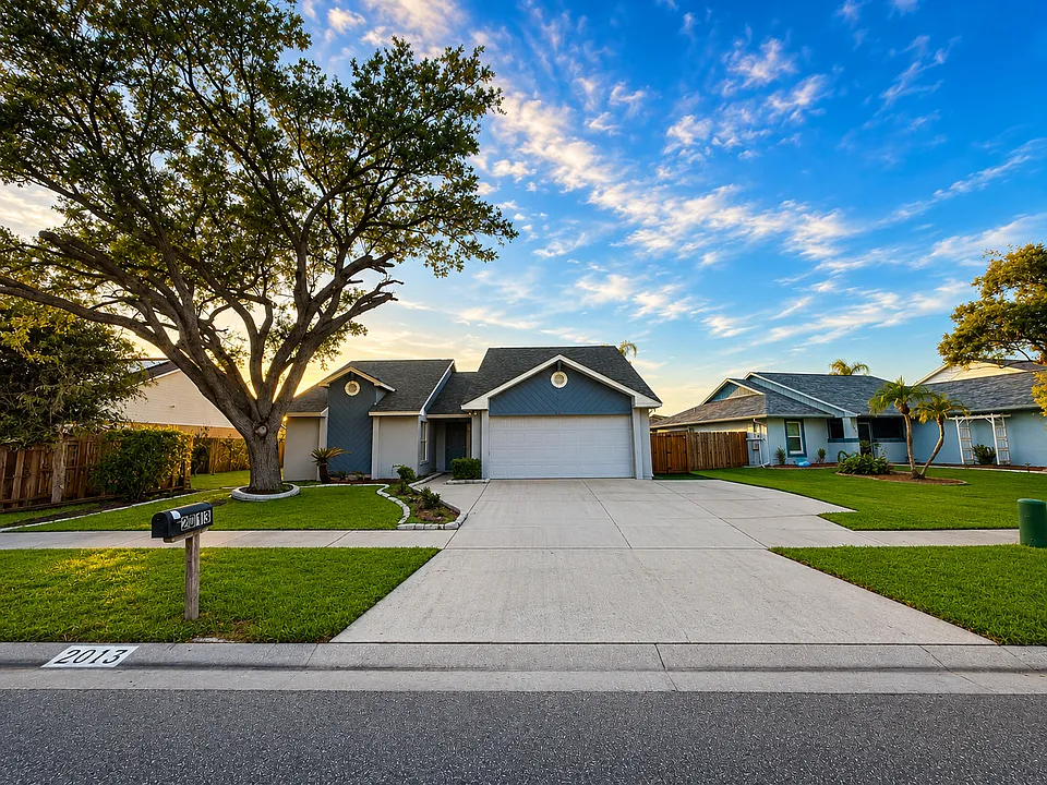2013 Shadow Pine Dr