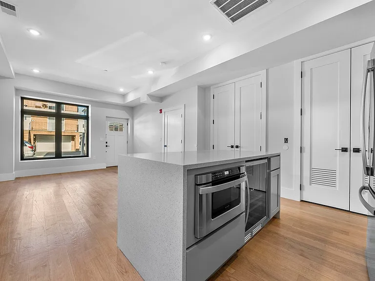 13 Manhattan Ave #1 — Photo 2