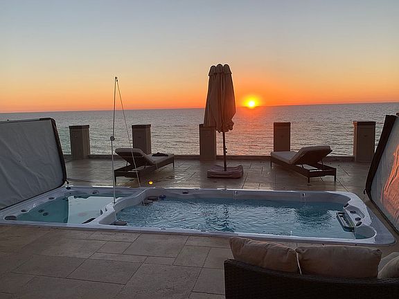 18' Swim Spa / Jacuzzi