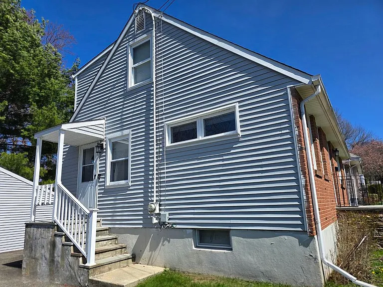97 Bates St — Photo 18
