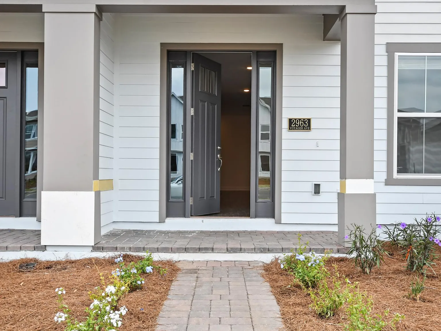 4 bed, 1854 sqft, $2,400 — Photo 2