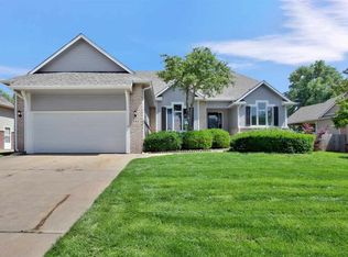 546 N Glendevon Rd, Andover, KS 67002