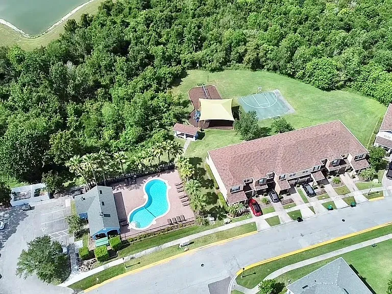 823 Pine Pointe Ln #1 — Photo 12