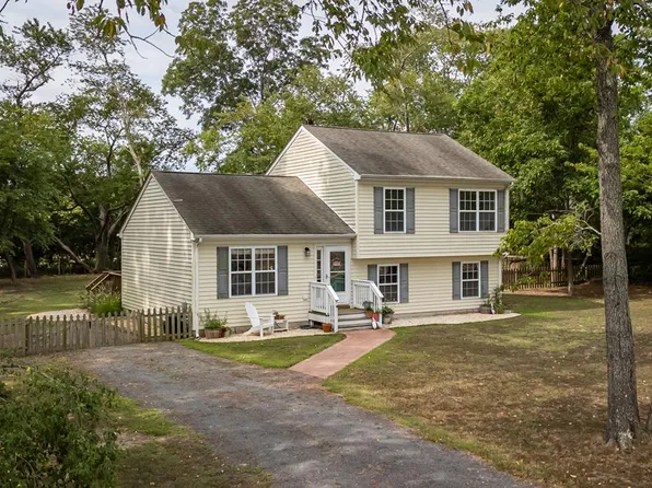 5120 Hortense Ln, Cape Charles, VA 23310