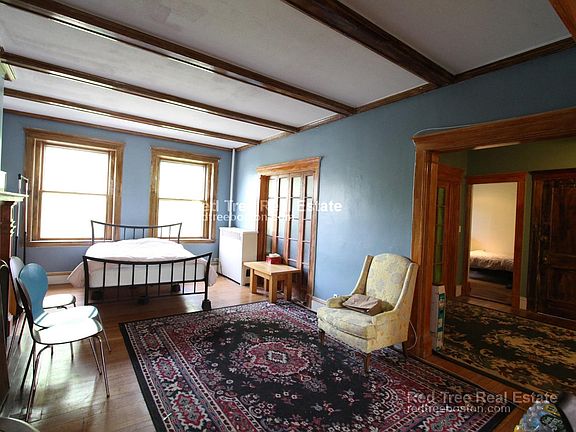 4th image of 179 Babcock St #2Z