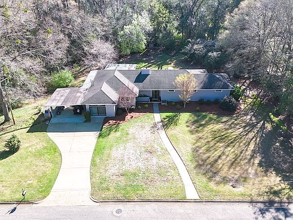 2nd image of 207 N Hillcrest Blvd