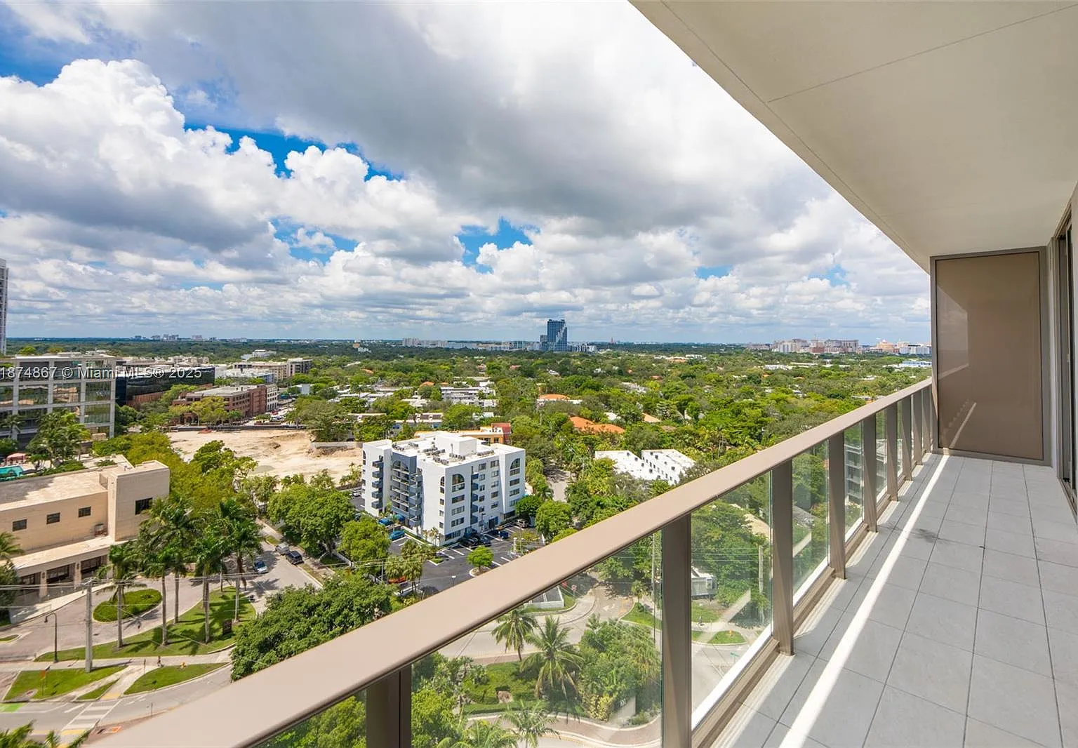 2 bed, 976 sqft, $9,500 — Photo 4