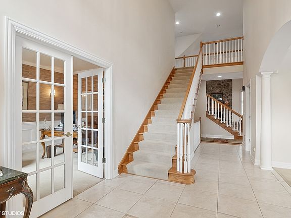 3rd image of 39560 Orchard Bluff Ln